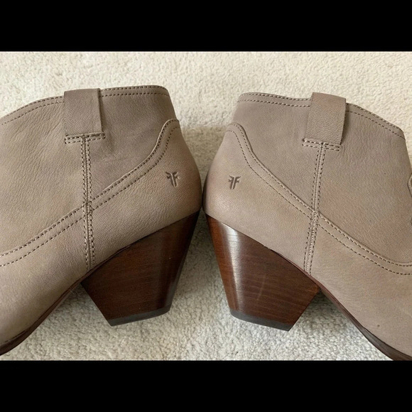 FRYE Allister Smock Ankle Bootie Gray, 8.5 (brownish gray) NEW - Picture 8 of 16